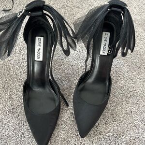 Steve Madden black bow heels